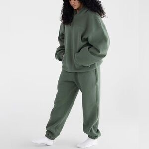 Comfrt Minimalist Hoodie and Sweatpants NWOT